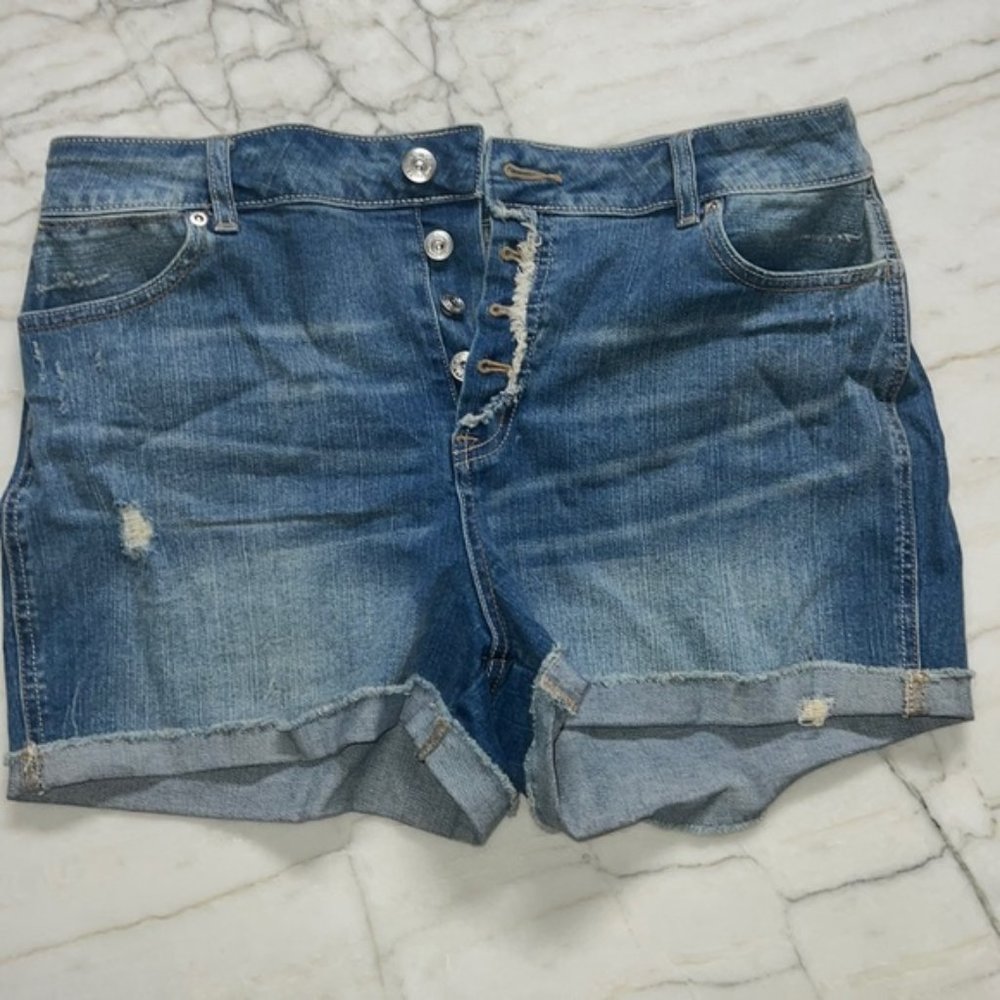 Maurices women’s jean shorts size 15/16